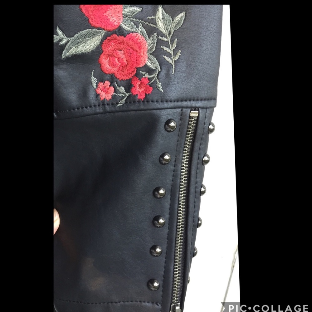 🌹SOLD🌹TORRID 10/12 Black Red Rose studded Jacket - Picture 7 of 8